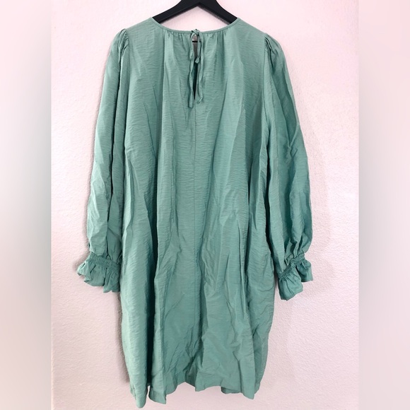 Elegant Green Women's Dress - Picture 4 of 4